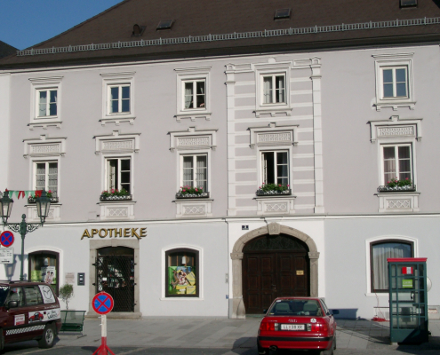 Bürgerhaus-A4470-Hauptplatz-3_05-2005_Urheber Wikimedia-org_Hans-Koberger